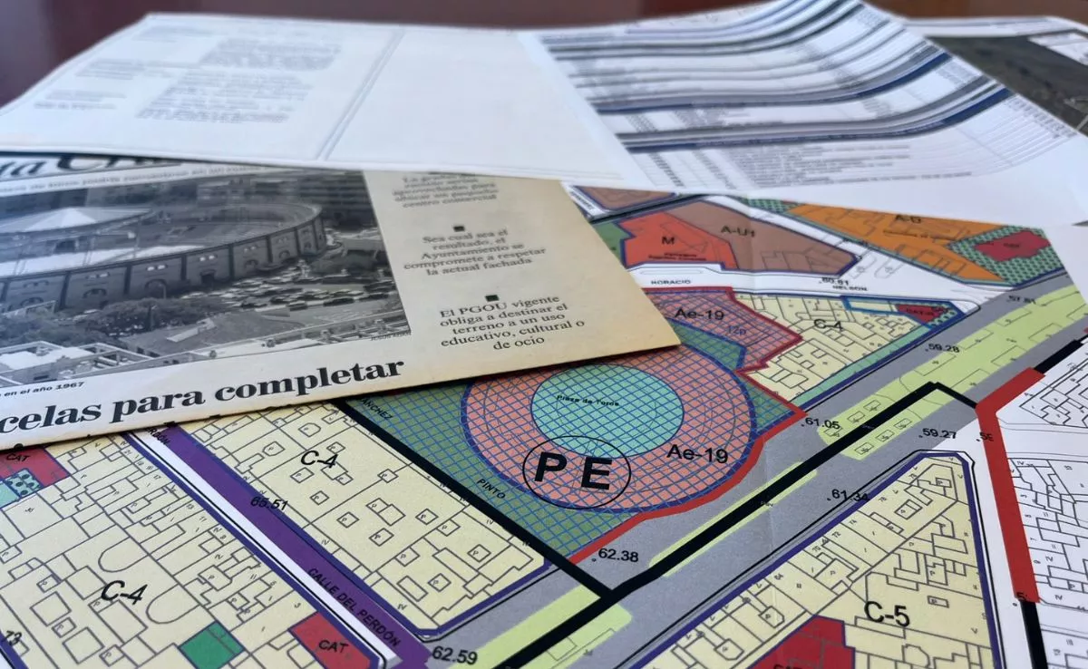 Documentos del primer proyecto de la Plaza de Toros de Santa Cruz. Beatriz de Vera AH (1)