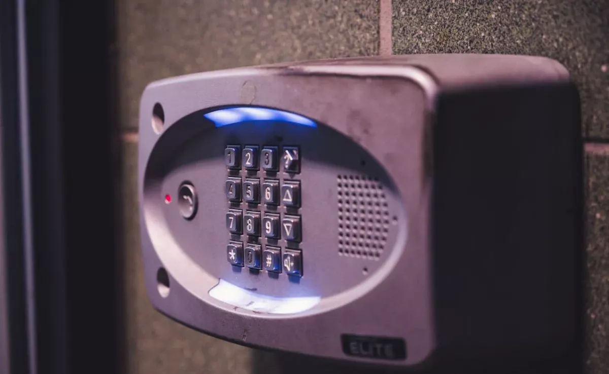 Imagen de una cajetilla con clave de seguridad secreta como la del bar / PEXELS