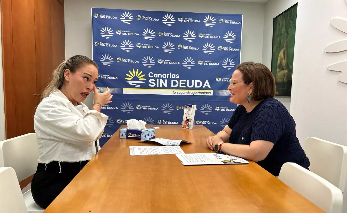 Clienta de Canarias Sin Deuda informada de la cancelación de su deuda. /Canarias Sin Deuda