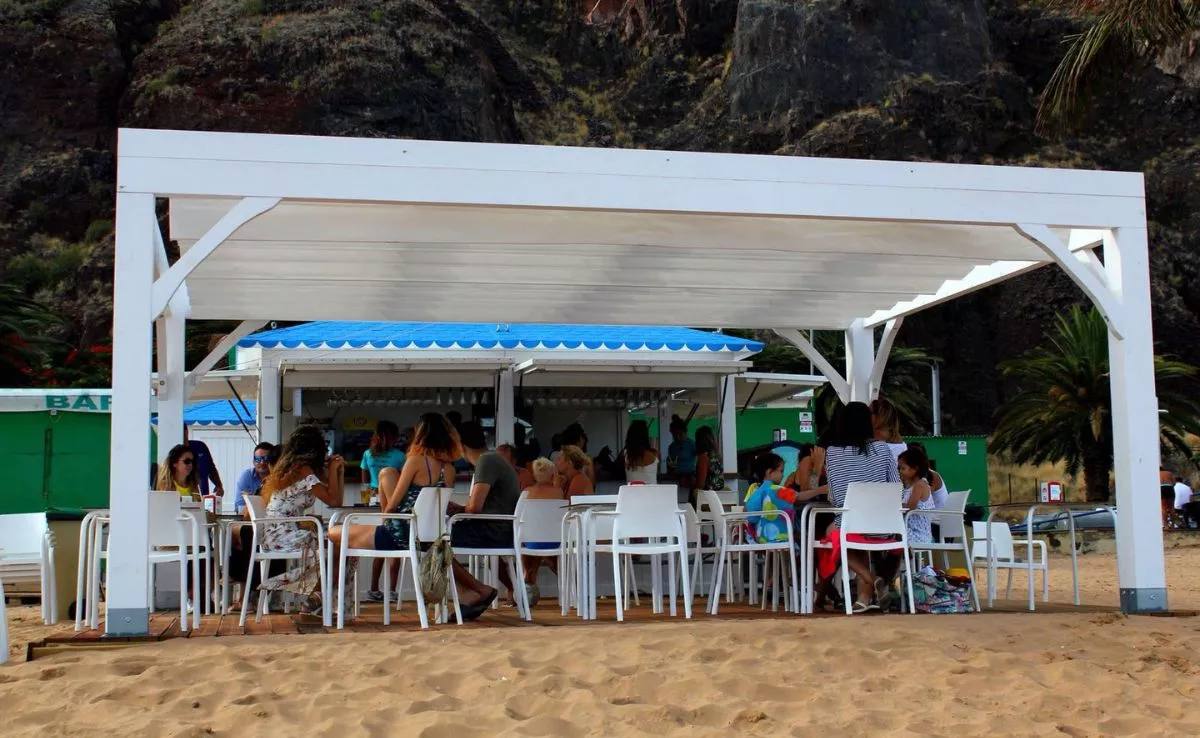 Kiosko en la playa de Las Teresitas. /ARCHIVO