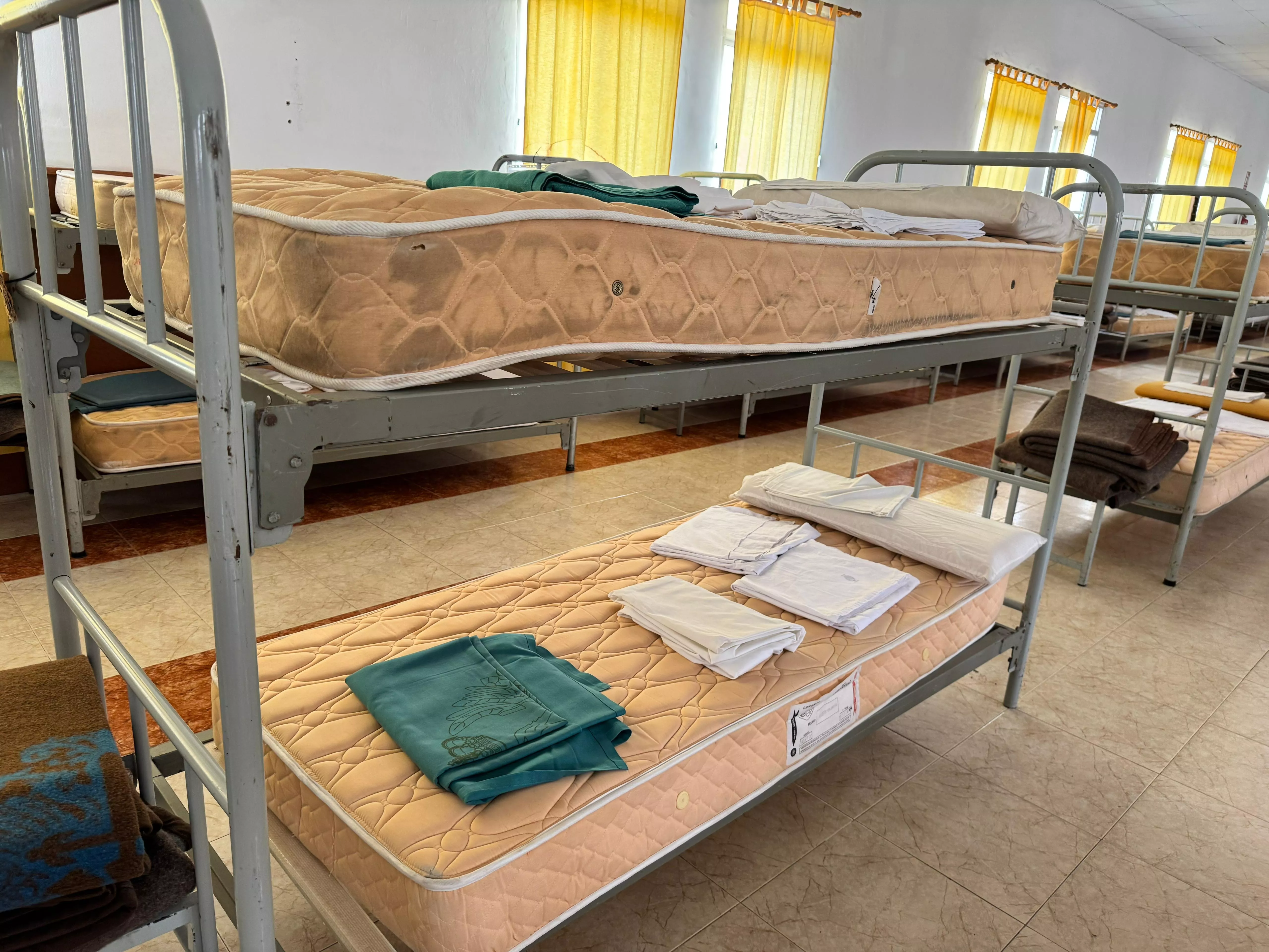 Imágenes de los barrancones donde se alojaron los agentes de la Policía Nacional en La Palma. / CEDIDA