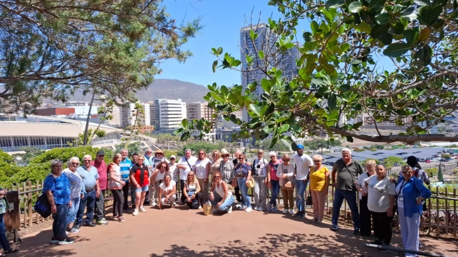 Vecinos que participan en los proyectos del barrio de El Carmen, en Arafo. / CEDIDA