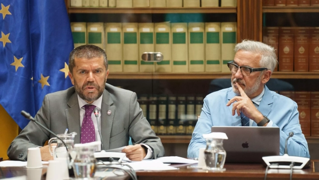 Los rectores piden al Parlamento mejoras urgentes en la Ley de Ciencia de Canarias. En la imagen, Francisco García (ULL) y Lluis Serra Majem (ULPGC)./ RAMÓN DE LA ROCHA-EFE Los rectores piden al Parlamento mejoras urgentes en la Ley de Ciencia de Canarias. En la imagen, Francisco García (ULL) y Lluis Serra Majem (ULPGC)./ RAMÓN DE LA ROCHA-EFE