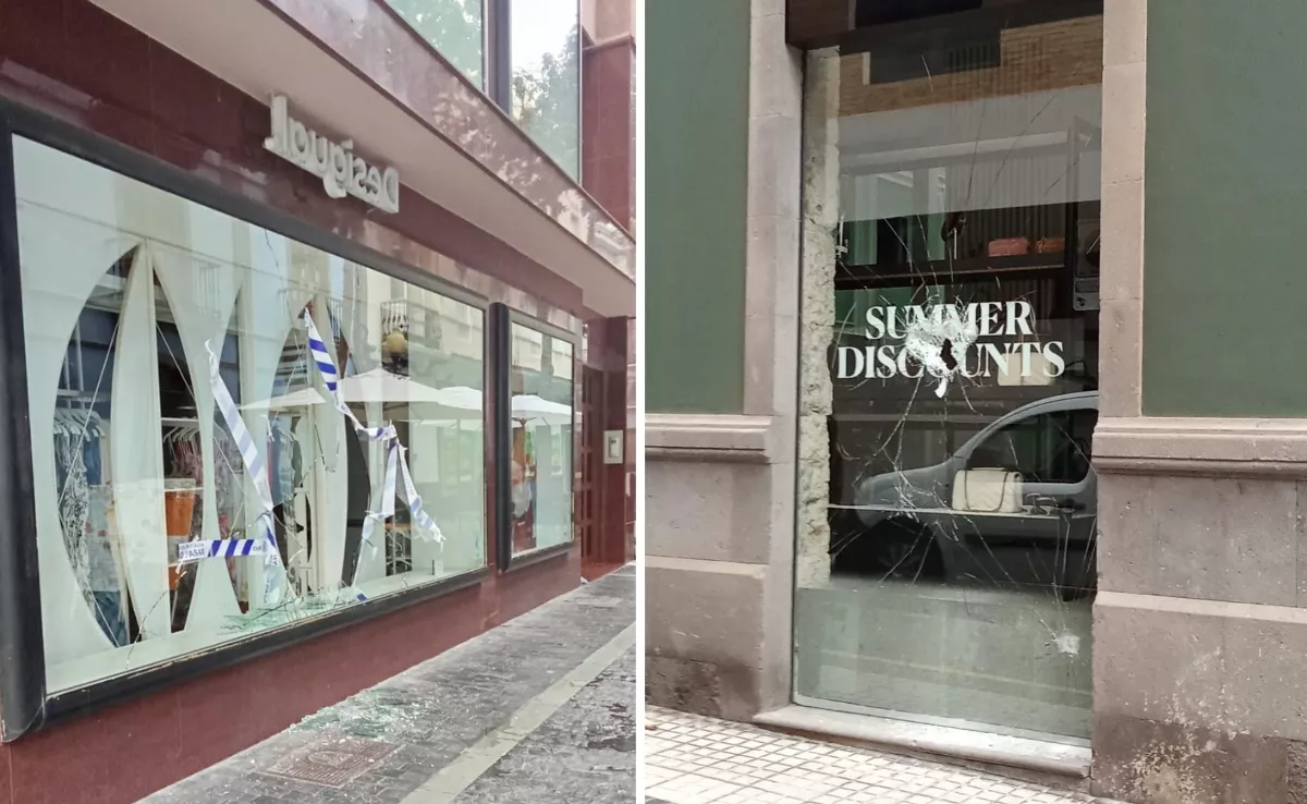 Imagen de dos escaparates rotos en Triana / AH