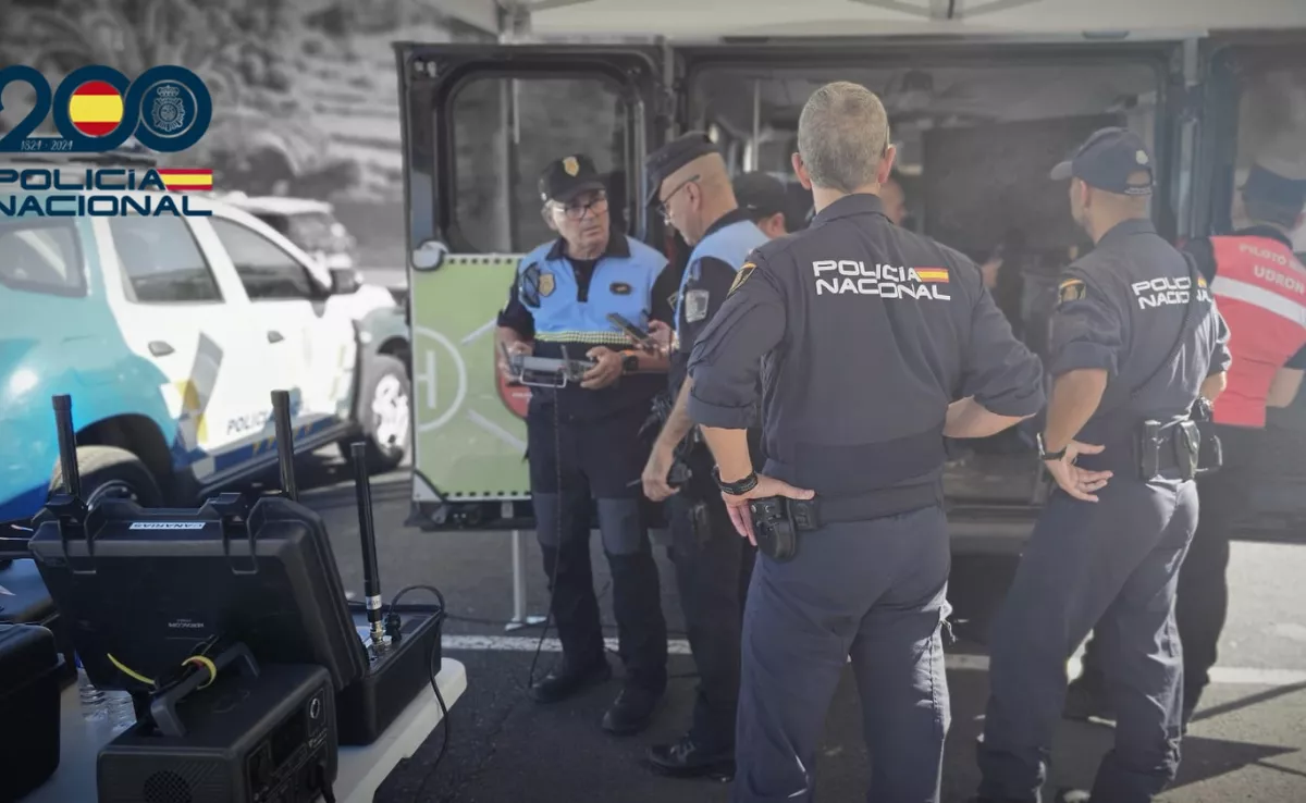 Los agentes localizaron el dron y, tras activar el protocolo de seguridad, lograron neutralizarlo mediante la inhibición de su señal / POLICÍA NACIONAL