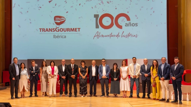 Miembros del Comité Ejecutivo de Transgourmet Ibérica con representantes institucionales y organizaciones empresariales en un acto en Gran Canaria. / CEDIDA