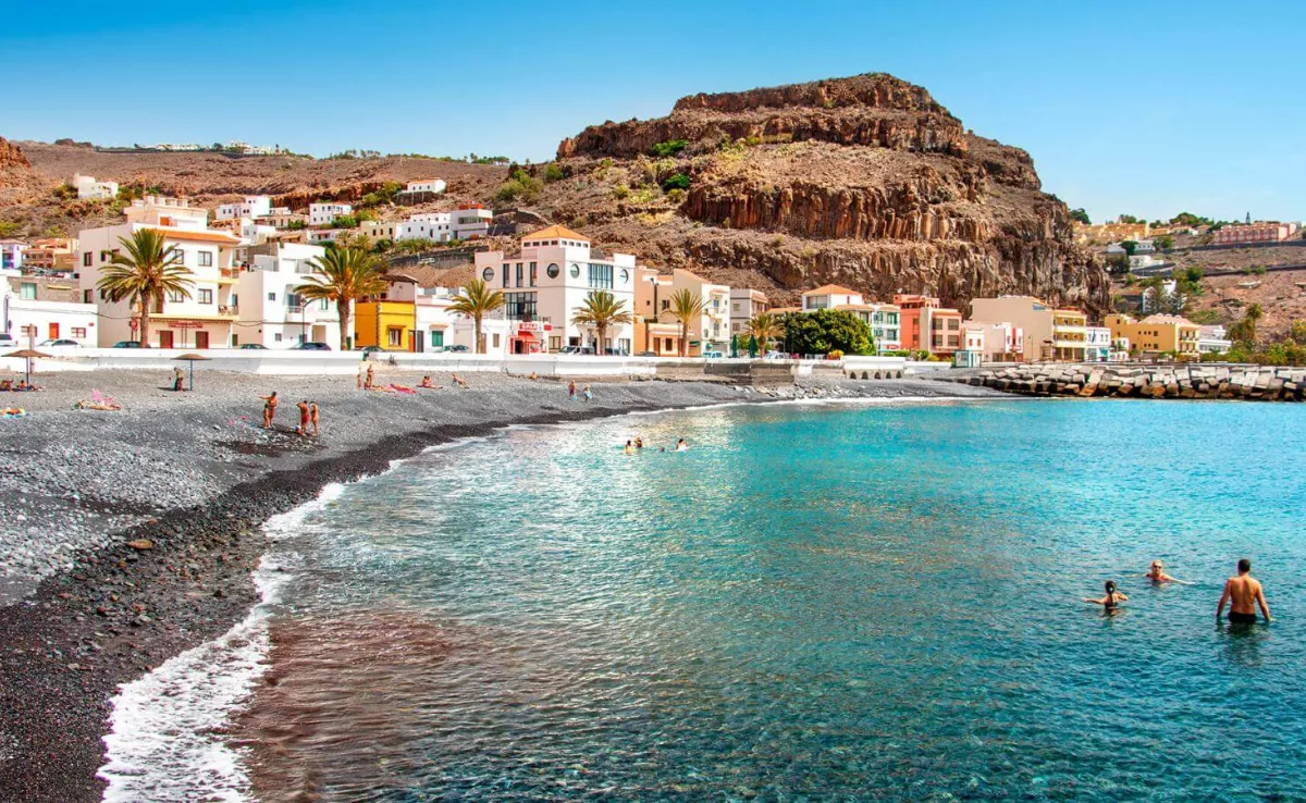 Playa Santiago, pueblo de Canarias / TURISMO DE LA GOMERA