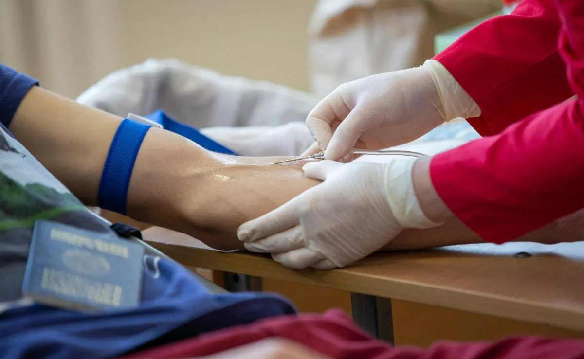 Persona donando sangre. /Pexels