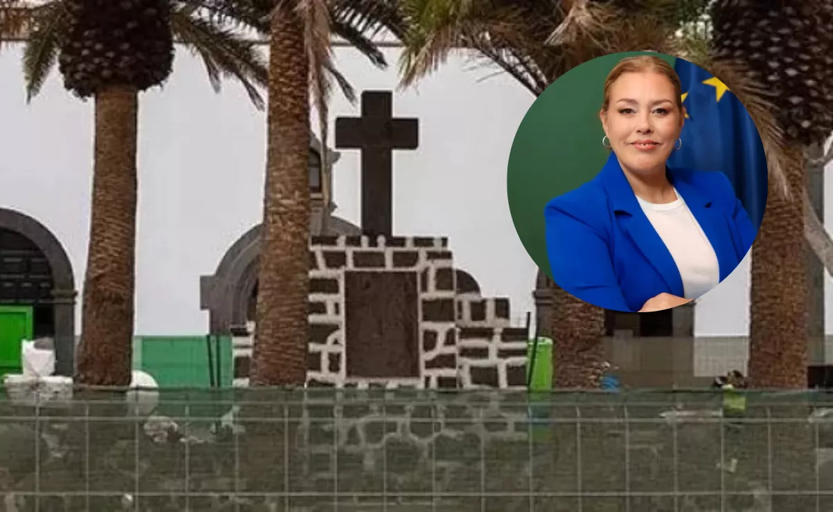 Astrid Pérez y la Cruz de los Caídos de la plaza de Las Palmas.  PP PARLAMENTO DE CANARIAS