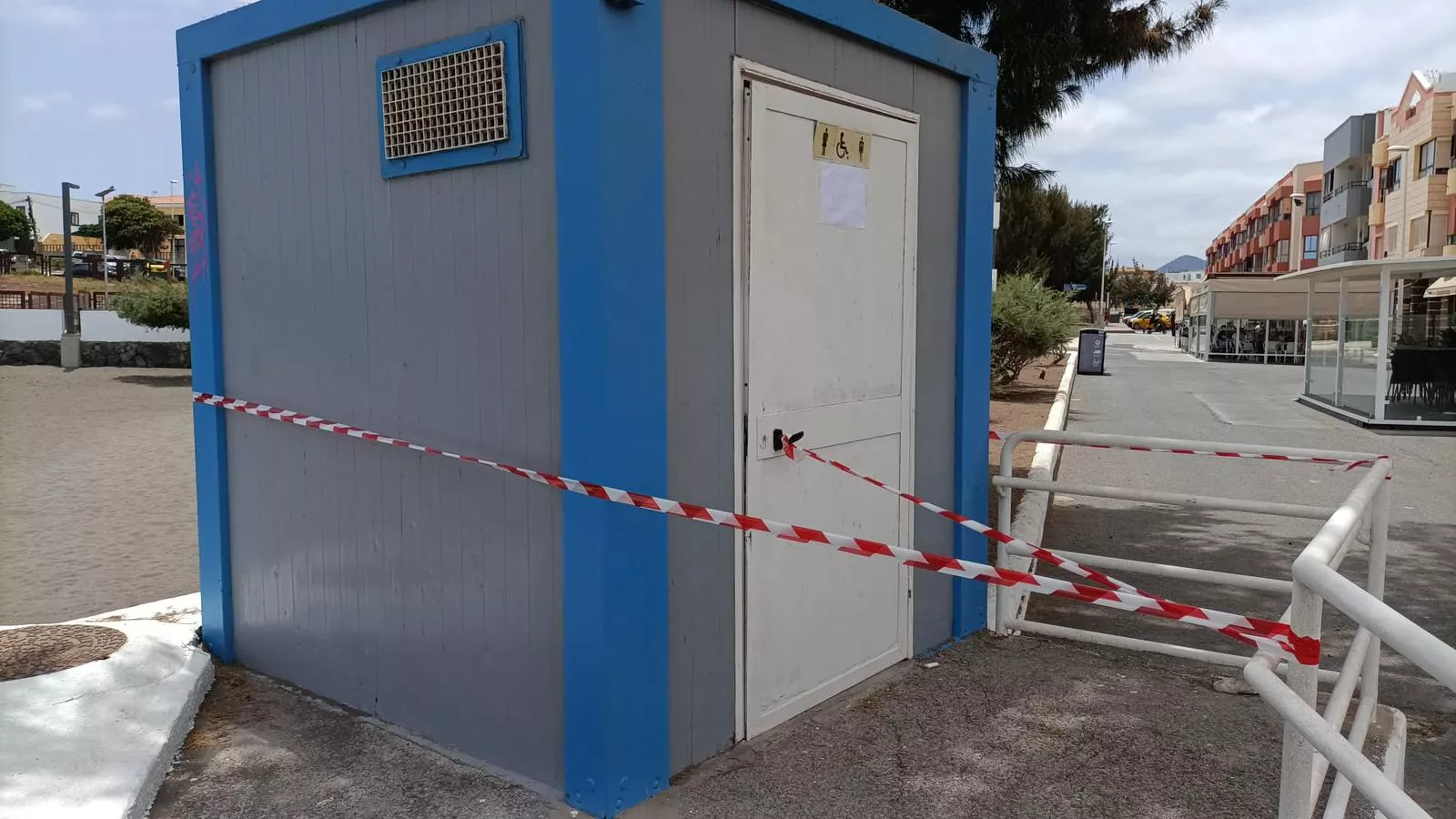 Baño de la playa de La Garita. / CEDIDA