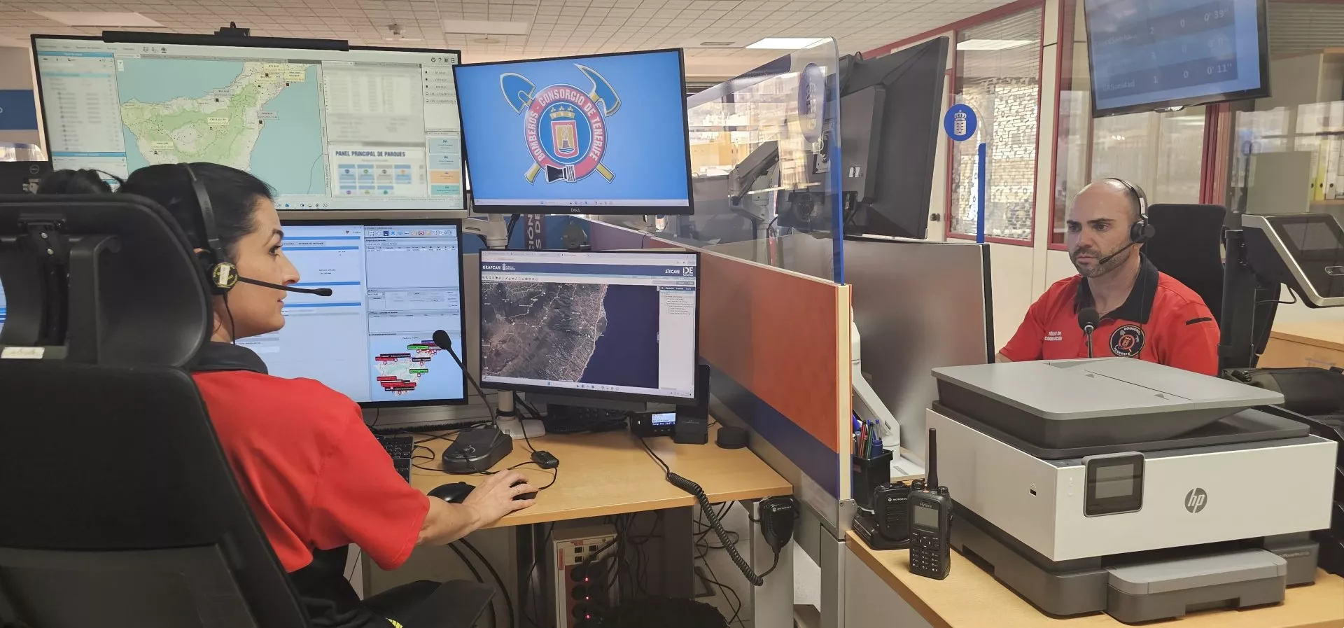 Servicios de Emergencia del 112 Canarias que atendieron la emergencia de una mujer a la que le cayó una roca en Santa Úrsula. / 112 CANARIAS