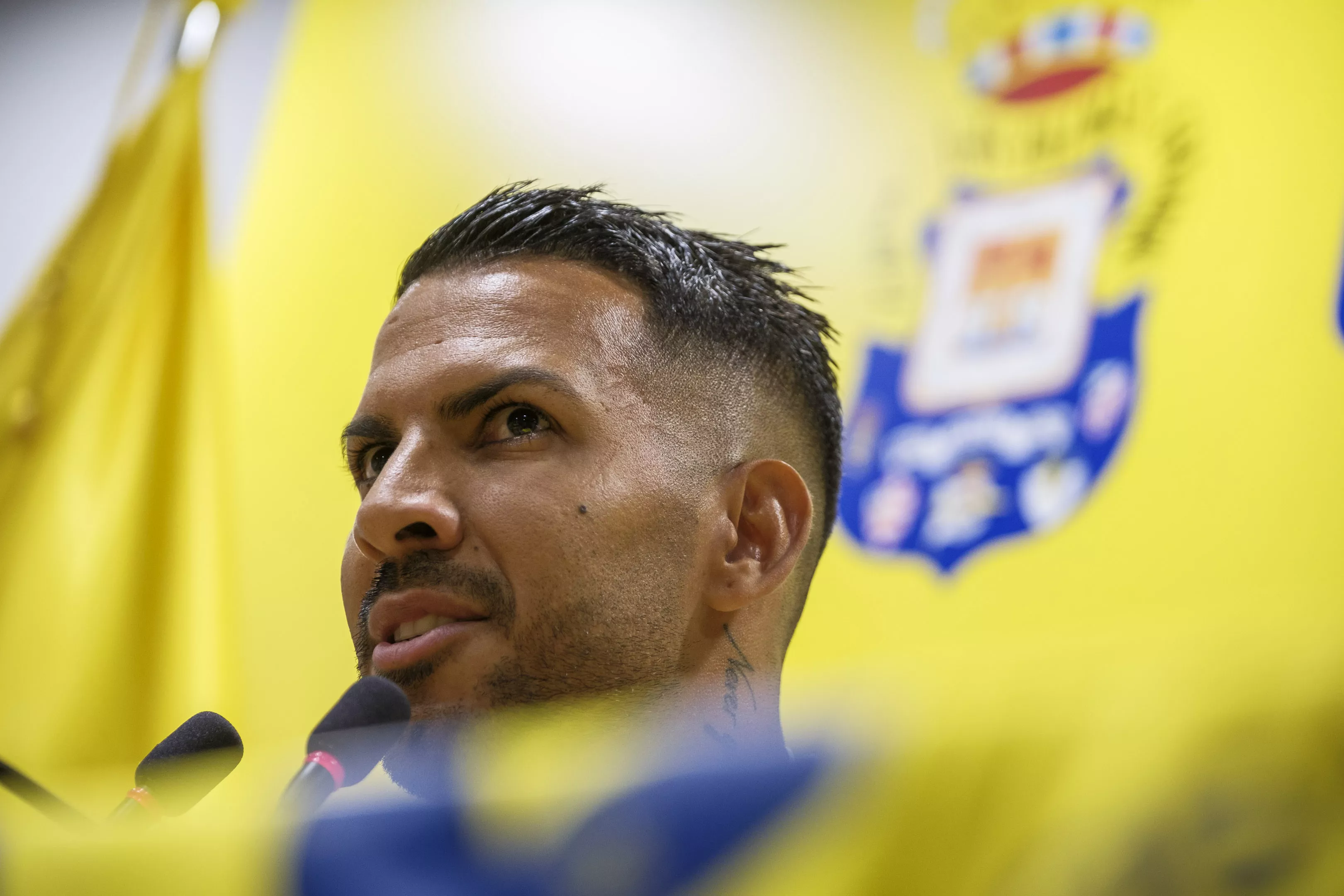 El centrocampista Jonathan Viera durante su presentación como nuevo jugador de Unión Deportiva Las Palmas, este domingo. / ÁNGEL MEDINA G.-EFE