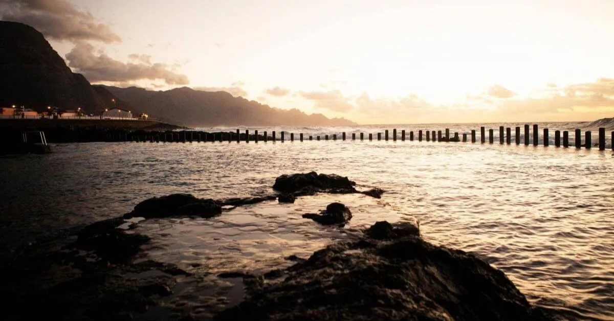 Imagen de la playa con tubos volcánicos / HOLA ISLAS CANARIAS