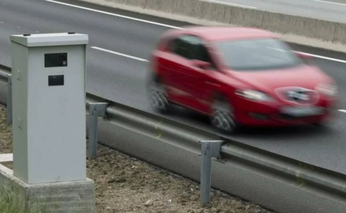 Imagen de archivo de un radar de tráfico como los vandalizados Lanzarote / EFE