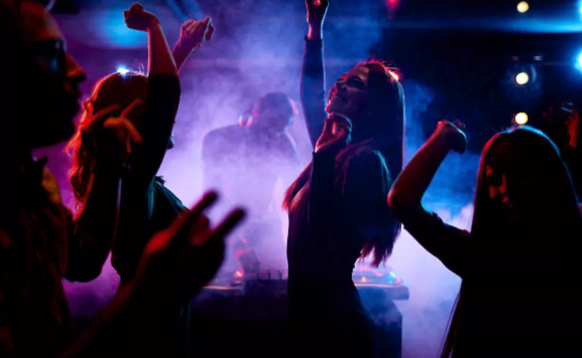 Los jóvenes siguen saliendo de fiesta, pero también optan por planes alternativos, todos ellos sin consumir alcohol / AH