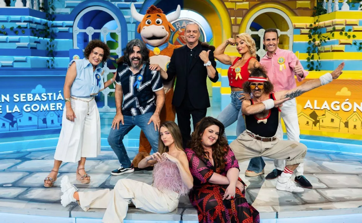 Foto de familia del tercer programa de ‘El Grand Prix del Verano’ 2025, que enfrenta a San Sebastián de La Gomera y Alagón / RTVE