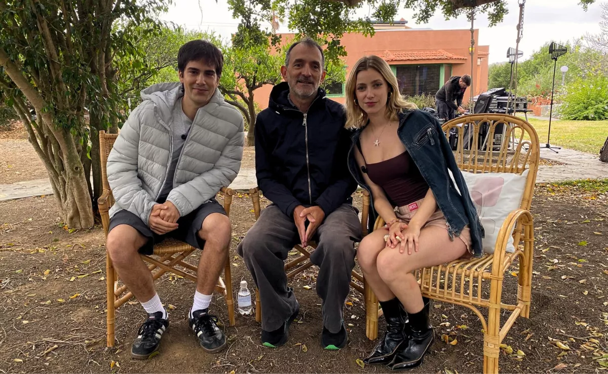 El director Chema de la Peña junto a los actores Pau Simón y Berta Galo en el rodaje de 'Días de agosto' / ATLÁNTICO HOY El director Chema de la Peña junto a los actores Pau Simón y Berta Galo en el rodaje de 'Días de agosto' / ATLÁNTICO HOY