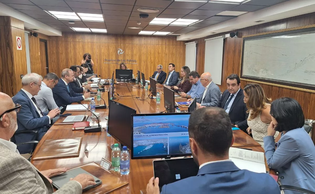 El Consejo de Administración de la Autoridad Portuaria de Las Palmas, presidido por Beatriz Calzada.