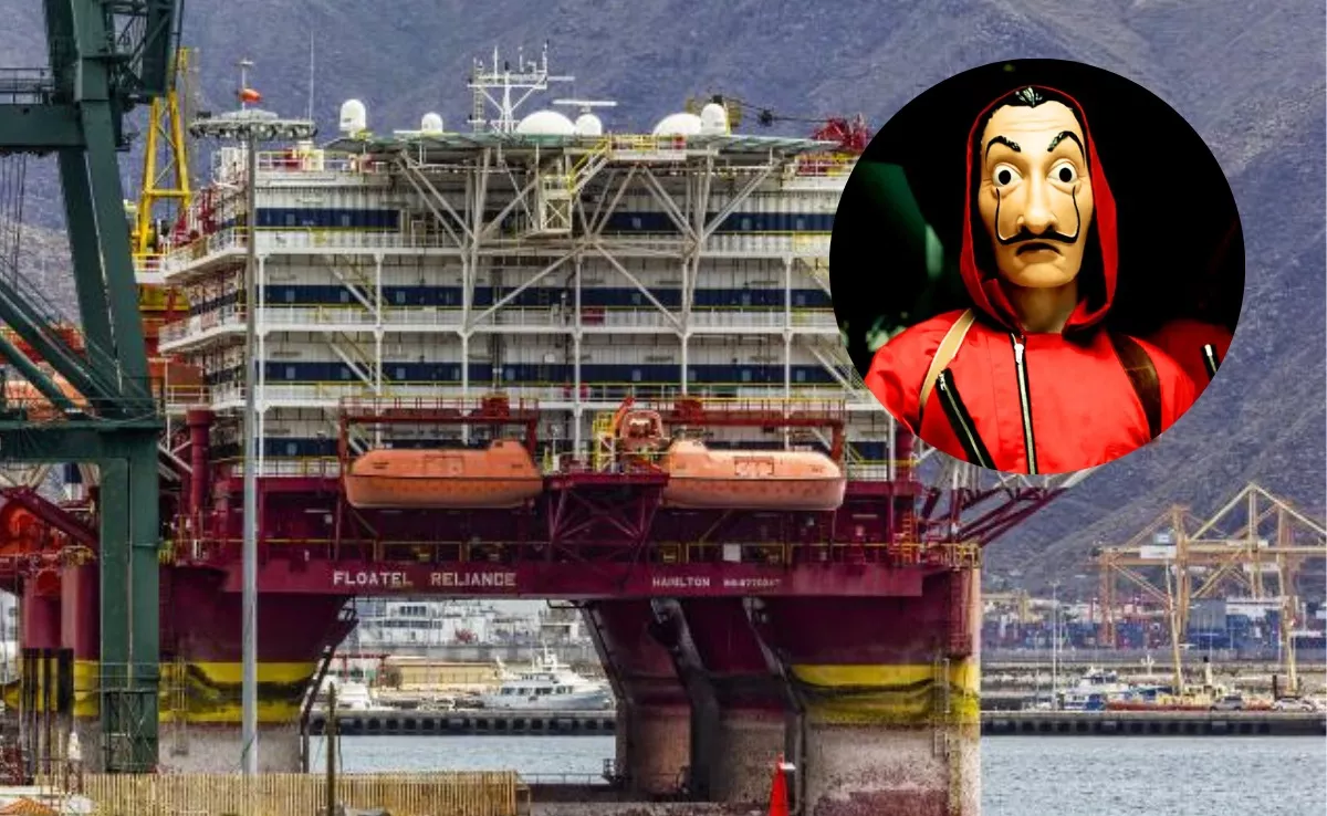 Plataforma Floatel Reliance 1 que ha estado nueve años en Santa Cruz de Tenerife sin uso./ MONTAJE AH