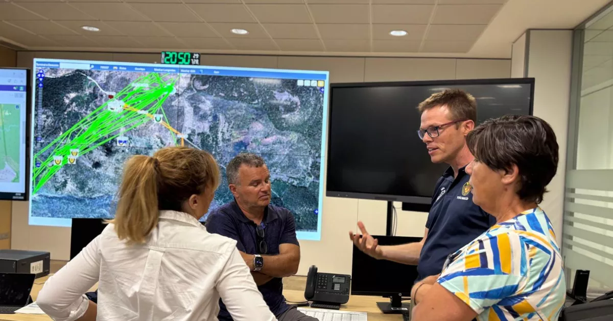 Rueda de prensa sobre el incendio en Tenerife. / CEDIDA