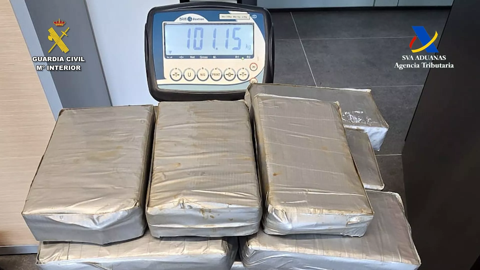 Los 101 kilogramos de cocaína intervenidos por la Guardia Civil en Gran Canaria. / GUARDIA CIVIL