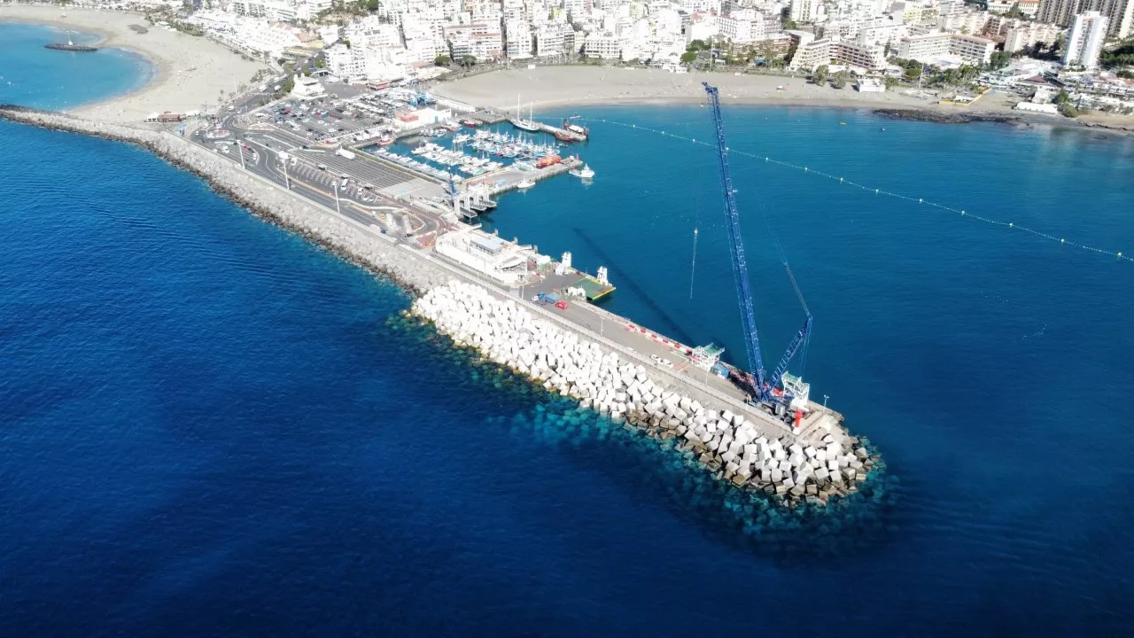 Imagen aérea del puerto de Los Cristianos. / AUTORIDAD PORTUARIA DE SANTA CRUZ DE TENERIFE