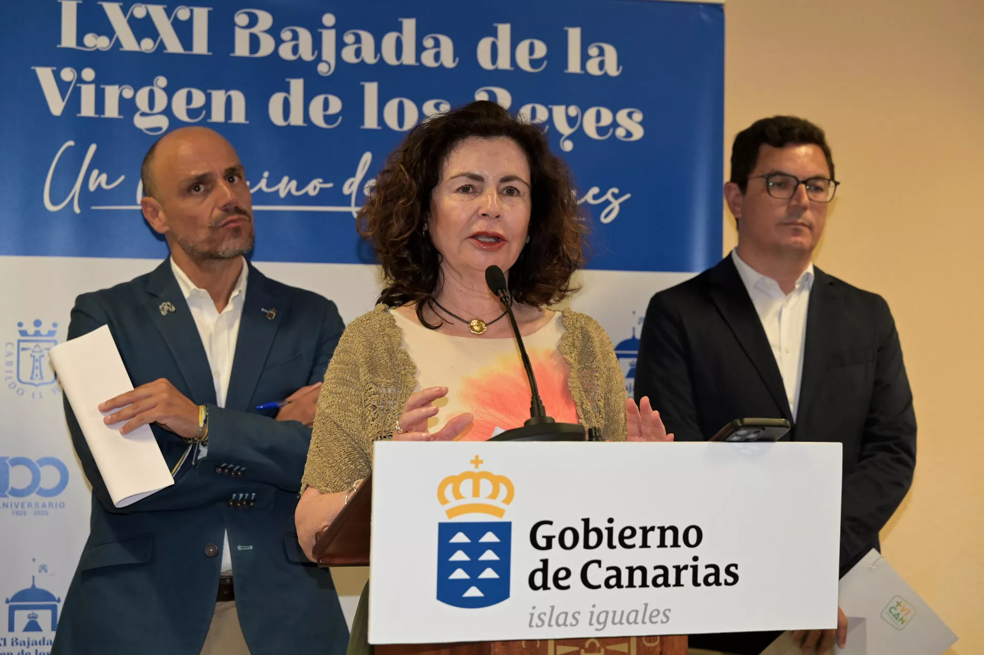  La consejera de Hacienda del Gobierno de Canarias, Matilde Asián (c). / EFE - GELMERT FINOL