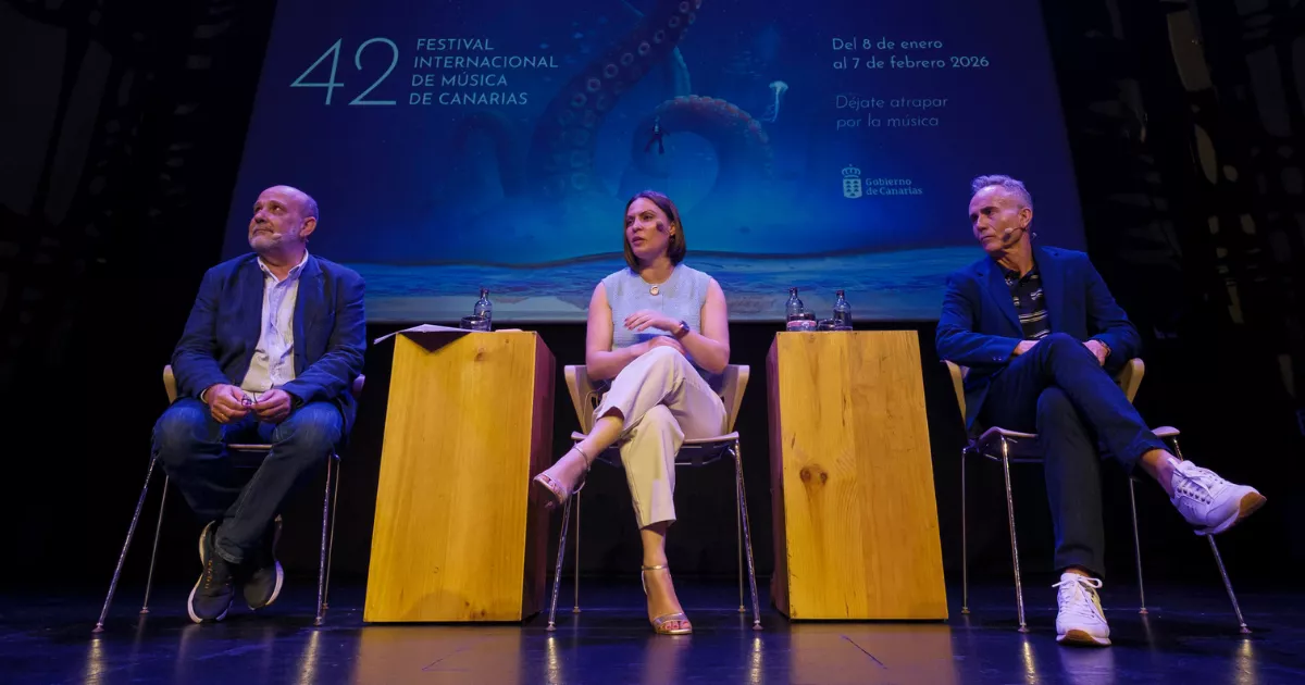 La consejera de Cultura de la comunidad autónoma, Migdalia Machín; su viceconsejero, Horacio Umpiérrez (d); y el director de Festival Internacional de Música de Canarias, Jorge Perdigón (i) / EFE - ÁNGEL MEDINA