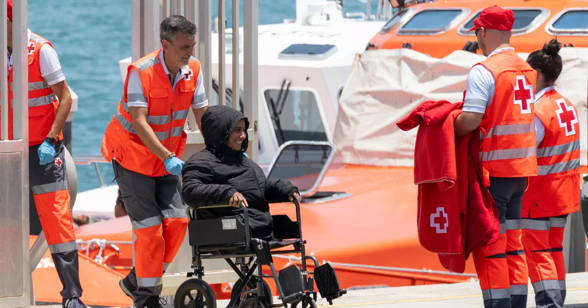 Imagen de la mujer rescatada sin piernas en Lanzarote  EFE