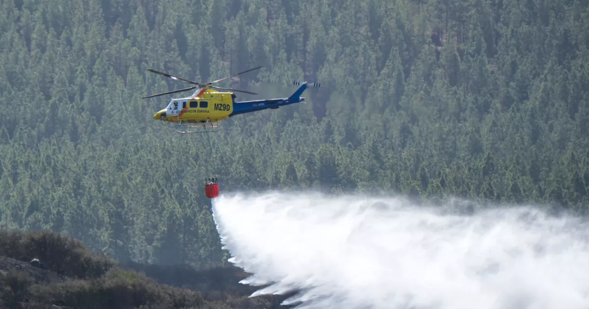 Imagen de un helicoptero descargando en El Tan que  EFE