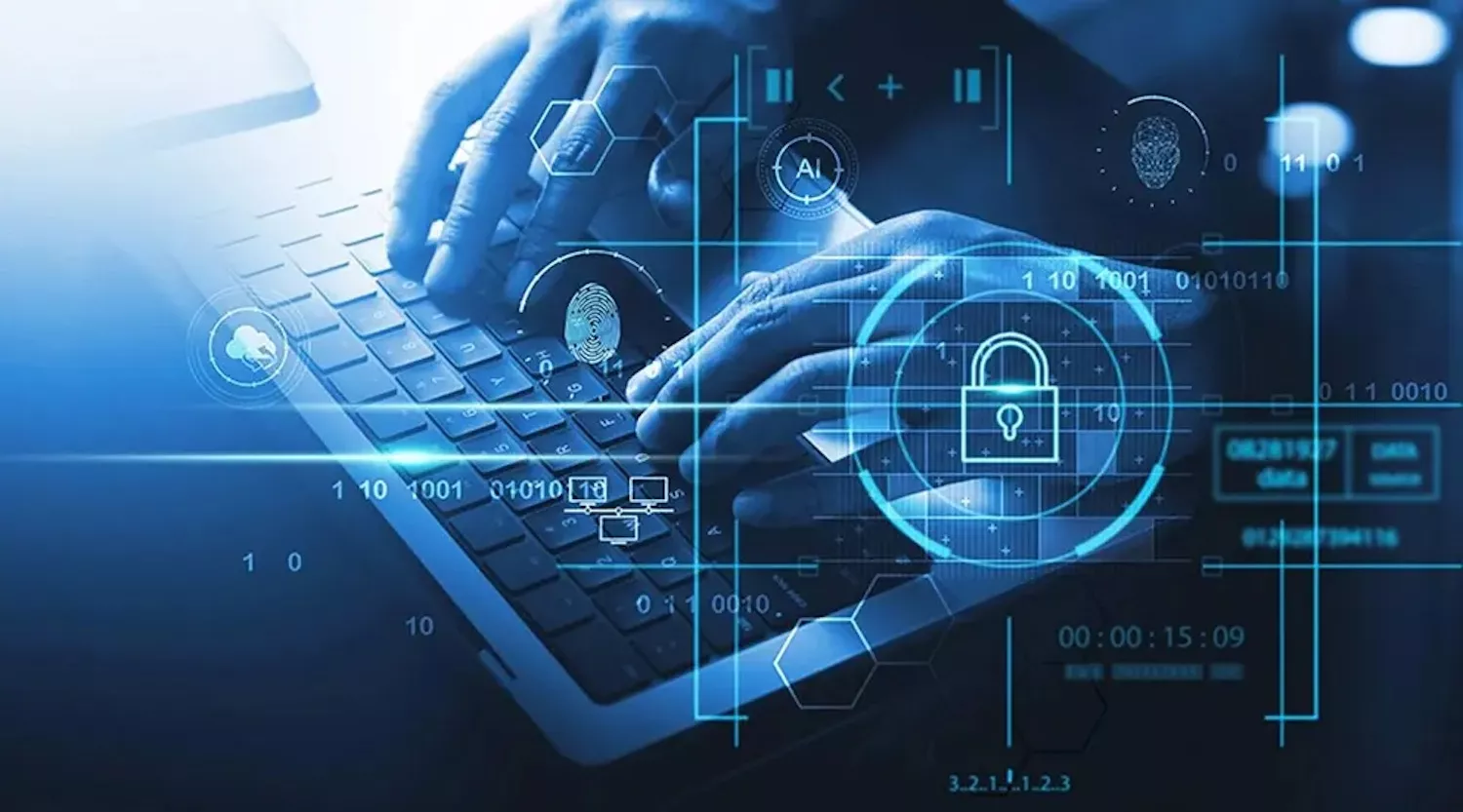 Tecladado y manos / Imagen generada por IA