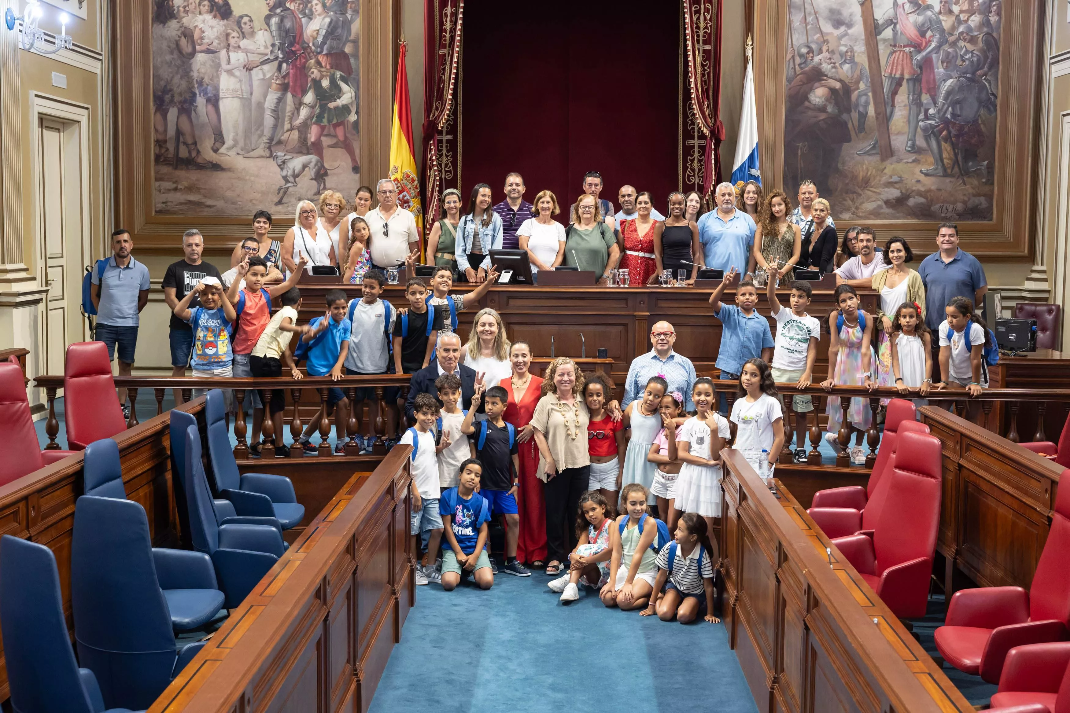 El Parlamento recibe a los niños y niñas saharauis del proyecto ...