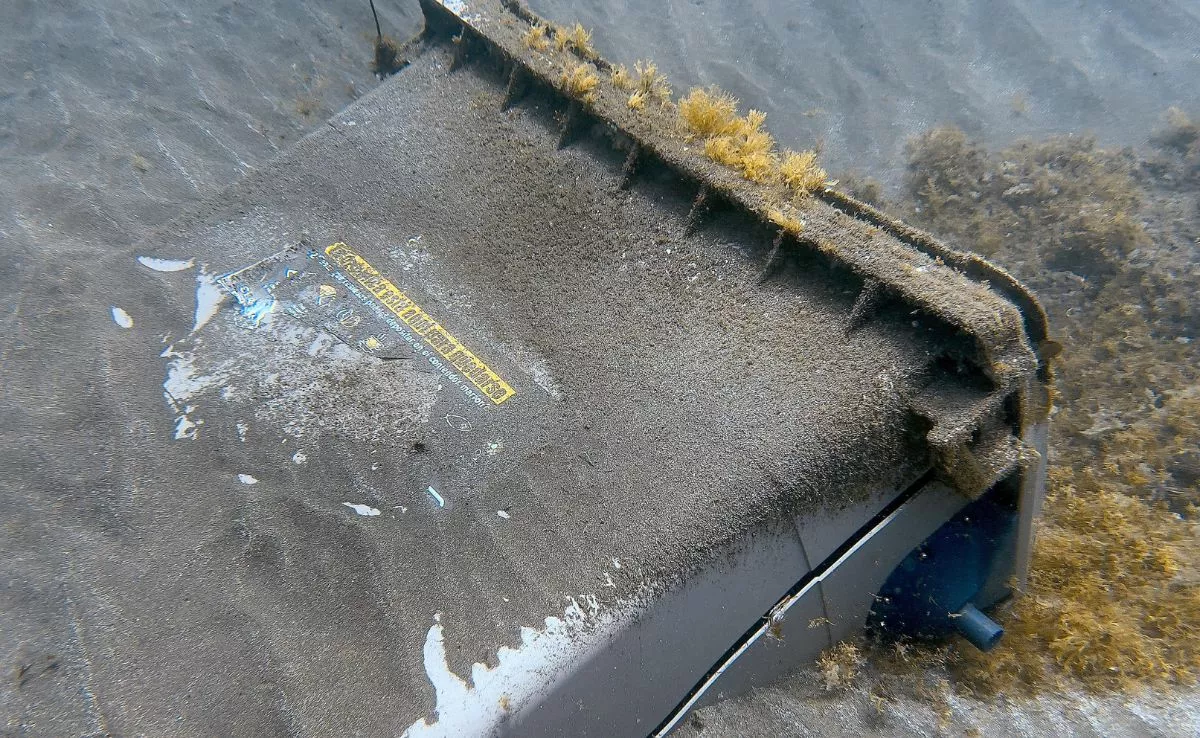 Uno de los contenedores que fue arrastrado por la DANA en la playa de Salinetas, en Telde (Gran Canaria). /CEDIDA