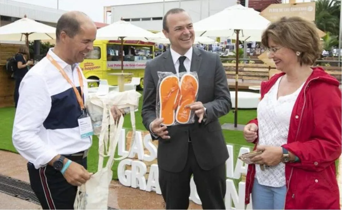 Agustín Díaz, Augusto Hidalgo y Encarna Galván, en un acto de 2018 organizado por la Sociedad de Promoción de Las Palmas de Gran Canaria. / LPA CULTURA