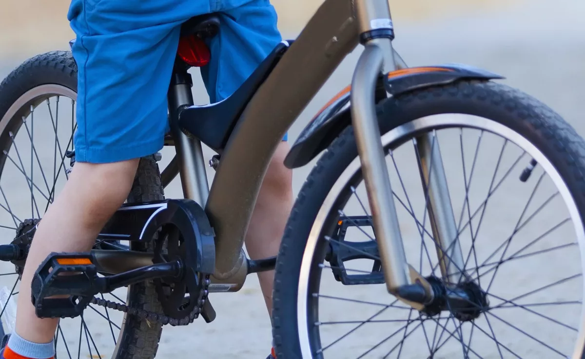 Imagen de un niño en bicicleta. / CANVA
