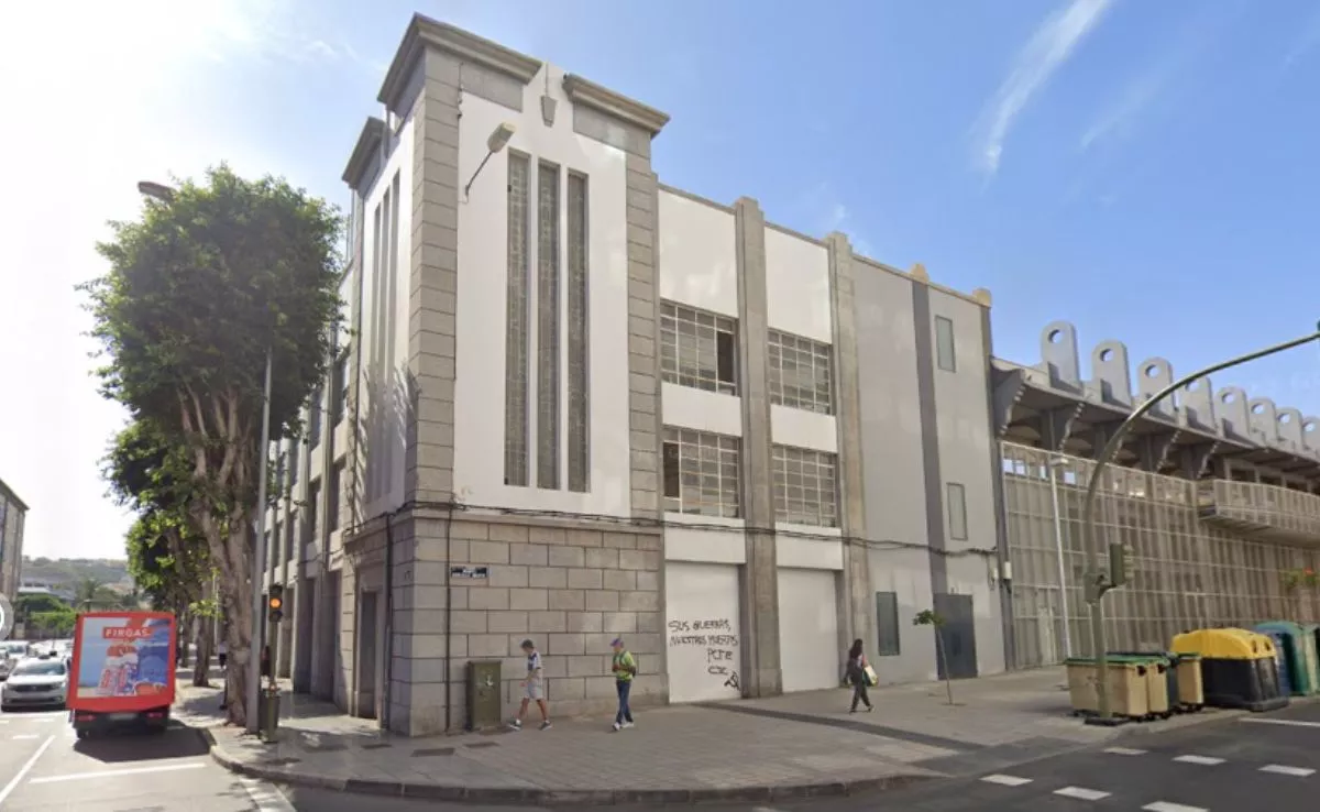 Inmueble anexo a la antigua grada naciente del Estadio Insular, donde se proyecta el futuro centro de salud. / AH