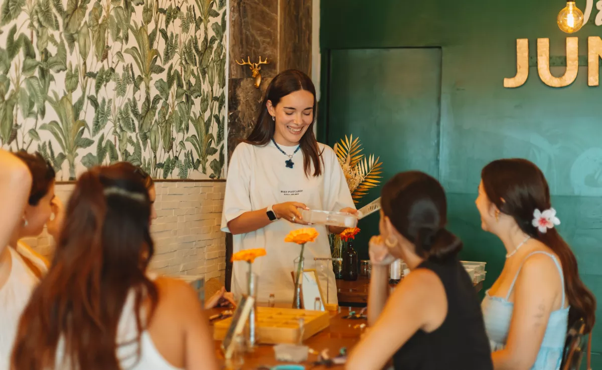 Un taller de Nussa, una de las iniciativas que ofrece otra forma de ocio uniendo lo social con lo creativo / CARLOTA GALVÁN