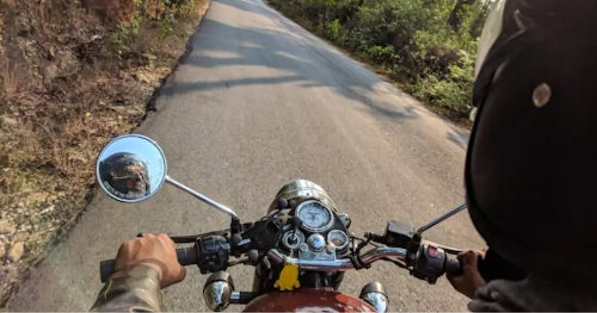 Imagen de un motorista  / PEXELS