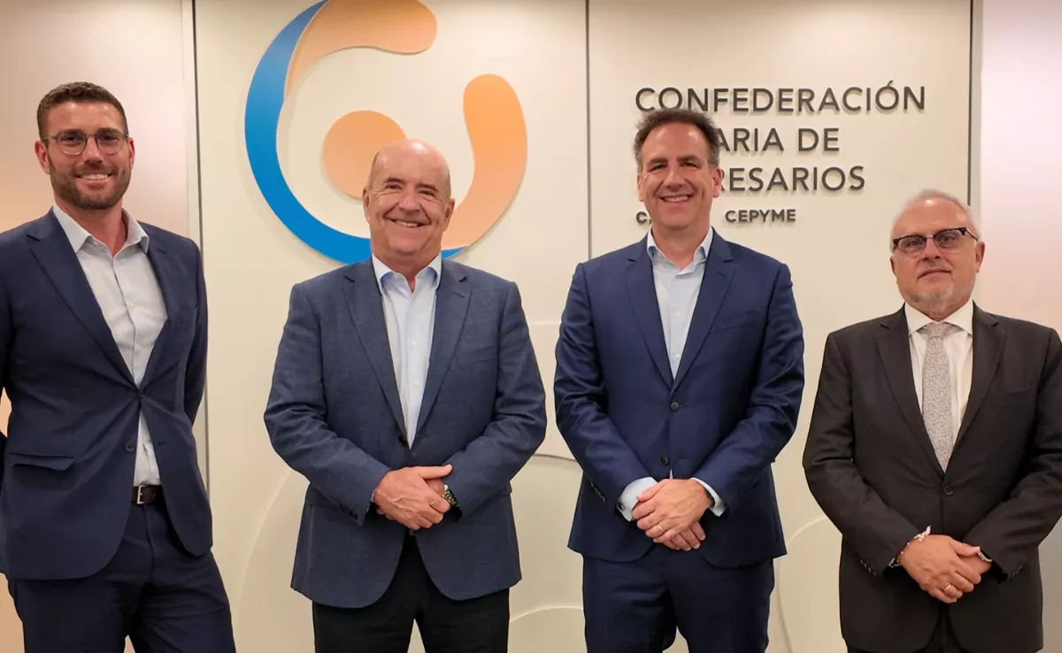 Instantes de la renovación del acuerdo entre Banca March y la Confederación Canaria de Empresarios (CCE). / CCE