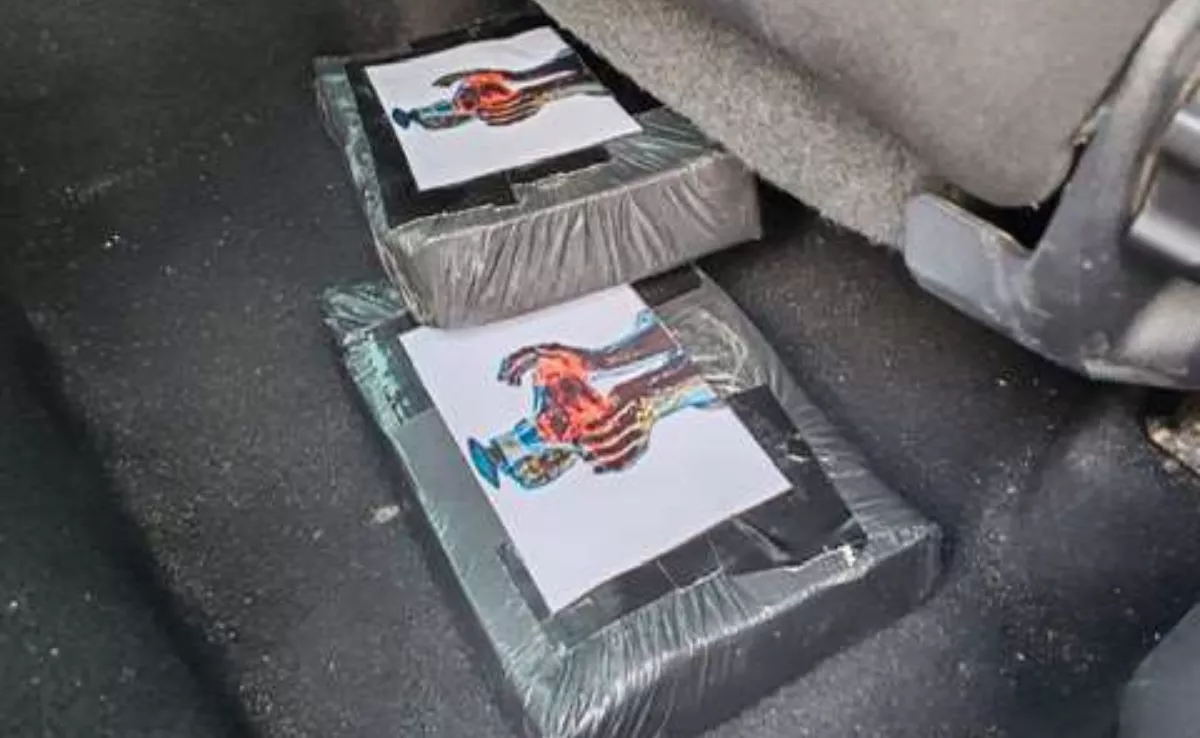 Dos paquetes de cocaína hallados por la Policía Nacional en Fuerteventura. / POLICÍA NACIONAL 