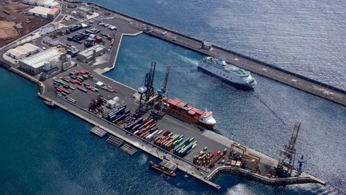 Imagen aérea del Puerto de Arrecife. / PUERTOS DE CANARIAS