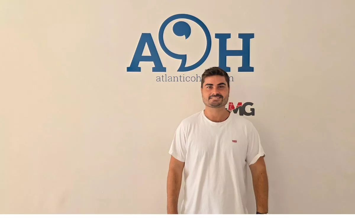 Luis Cabrera, creador de @historiaparagandules, durante la entrevista. /AH