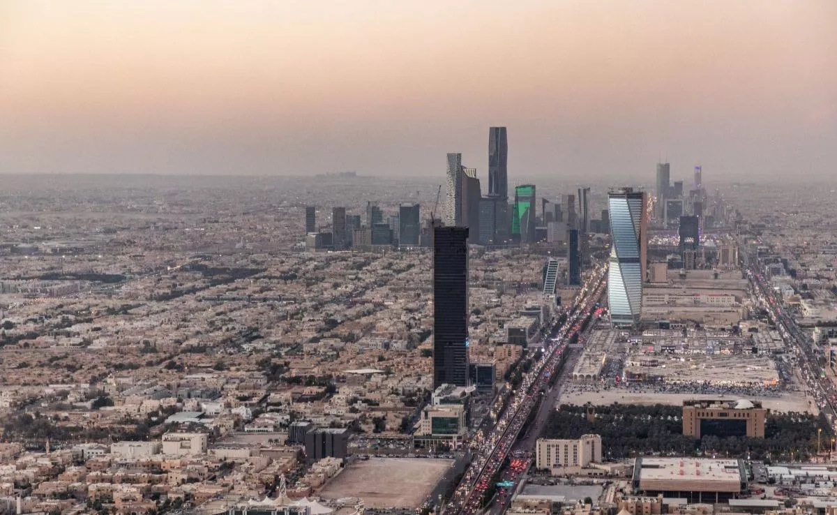 Vista panorámica de Riad con el distrito financiero impulsado por el rey Abdullah | Foto de 123RF/mathess