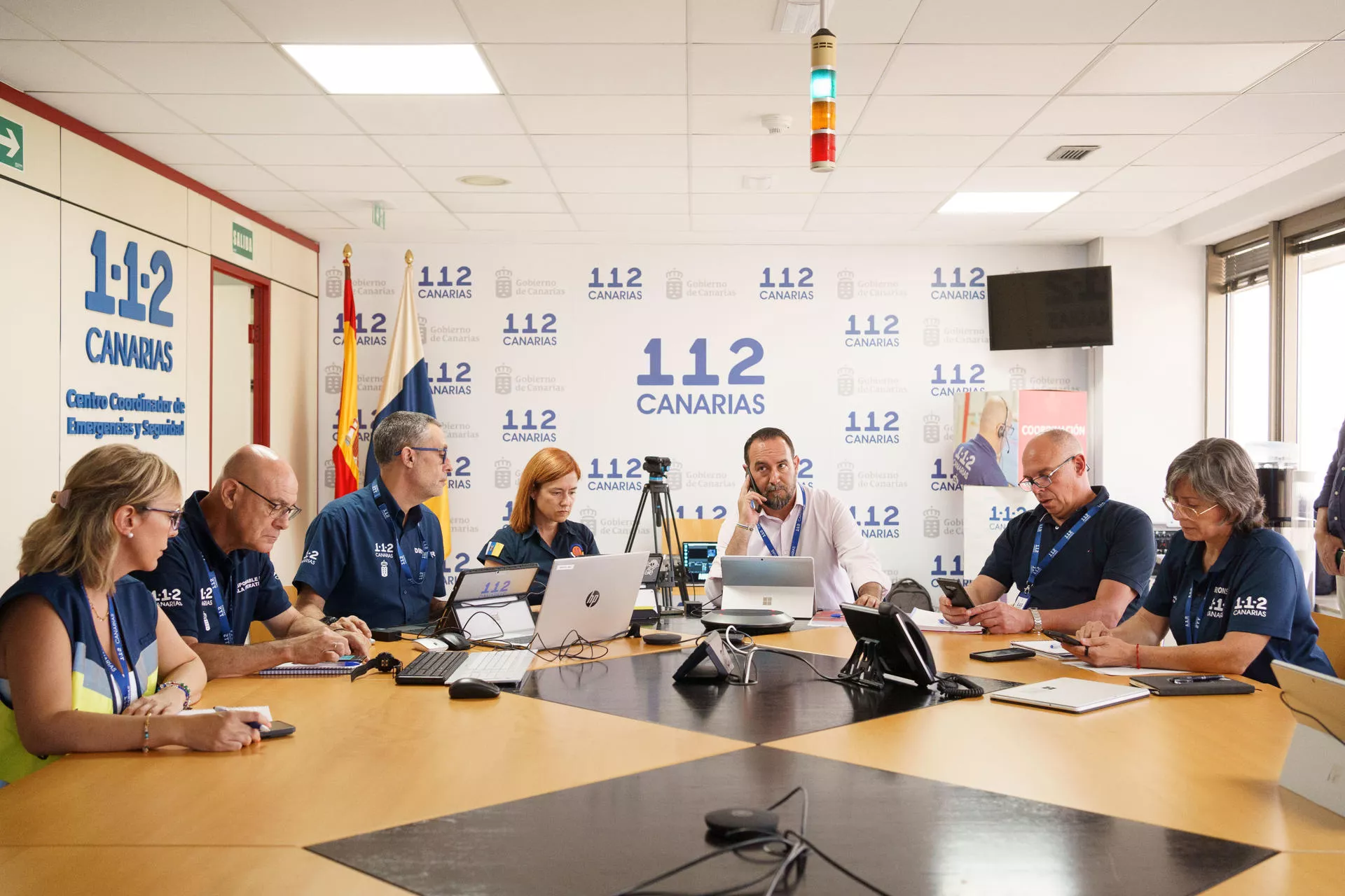 Reunión del Plan Especial de Protección Civil y Atención de Emergencias por Incendios Forestales de la Comunidad Autónoma de Canarias (INFOCA). / EFE - RAMÓN DE LA ROCHA