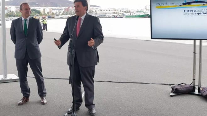 Luis Ibarra, junto al entonces alcalde Augusto Hidalgo, en la presentación del proyecto Puerto-Ciudad. / AH Luis Ibarra, junto al entonces alcalde Augusto Hidalgo, en la presentación del proyecto Puerto-Ciudad. / AH