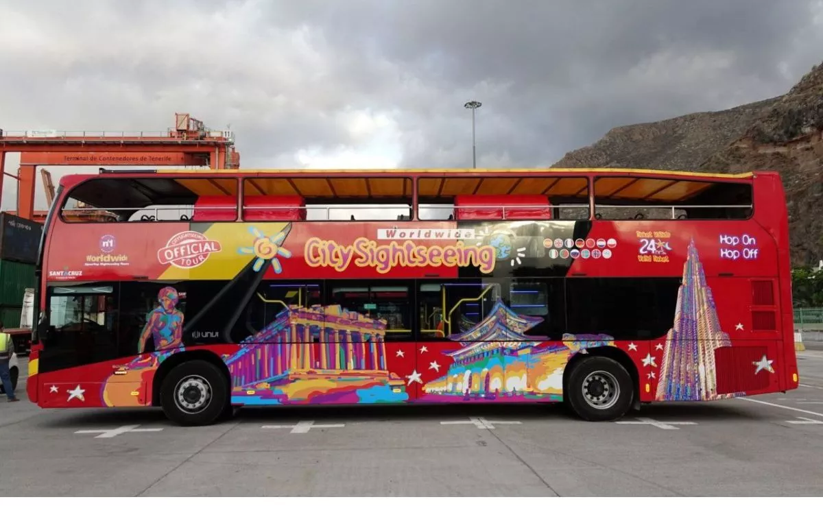 Santa Cruz estrena las guaguas turísticas con 13 paradas y días gratis para residentes