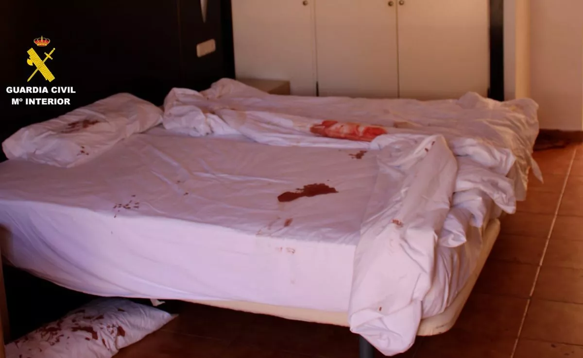 Imagen de una de las habitaciones de hotel donde ocurrieron las agresiones compartida por la Guardia Civil. /Cedida