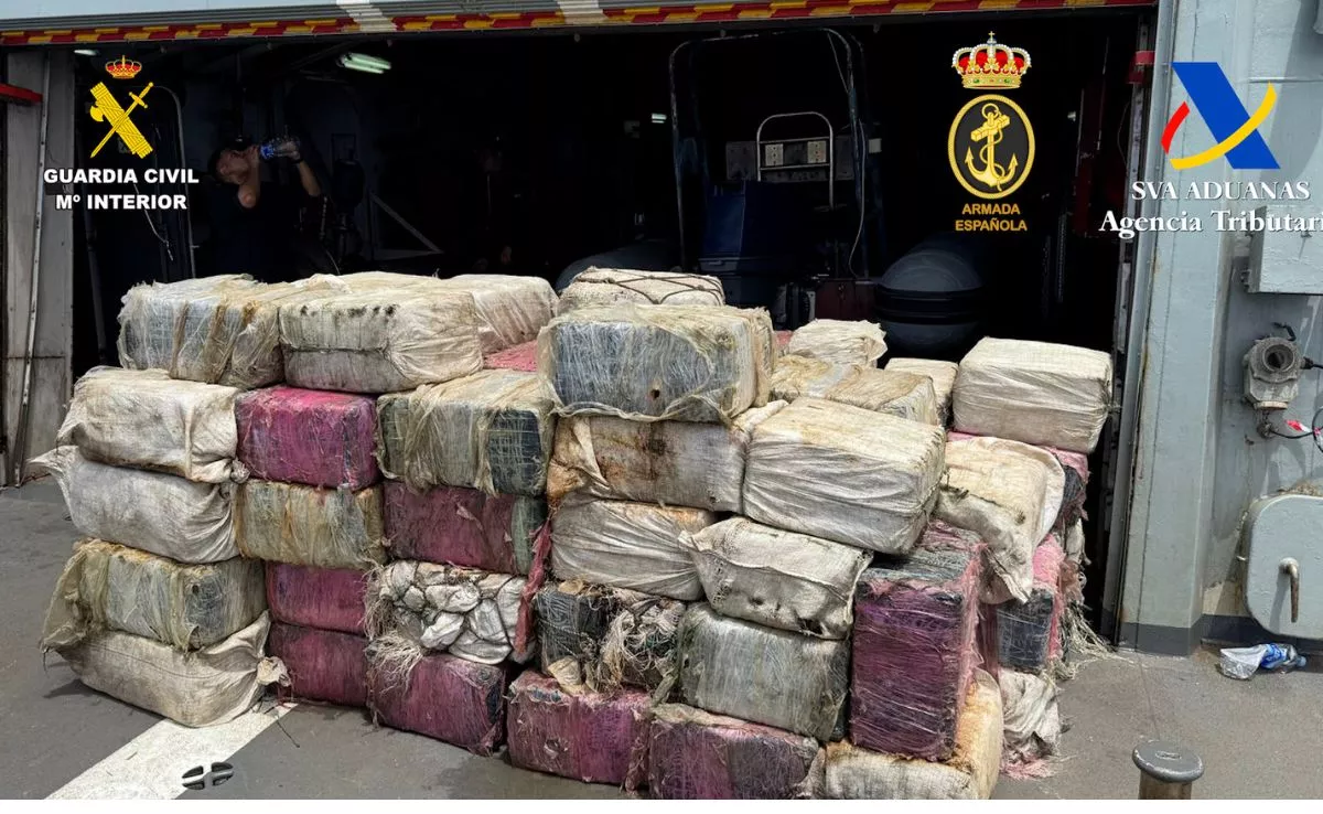Incautadas tres toneladas de cocaína en un remolcador al oeste de Canarias