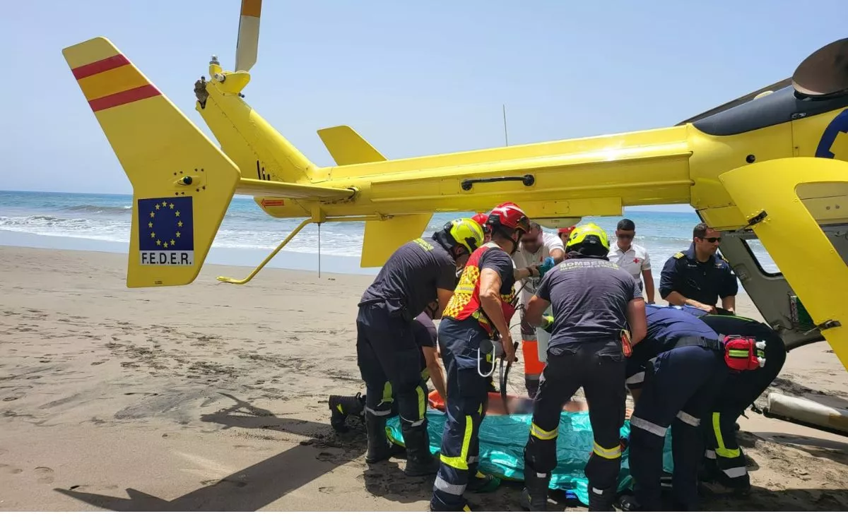 Trasladado en helicóptero tras sufrir un ahogamiento incompleto en Montaña Arena. 112 CANARIAS