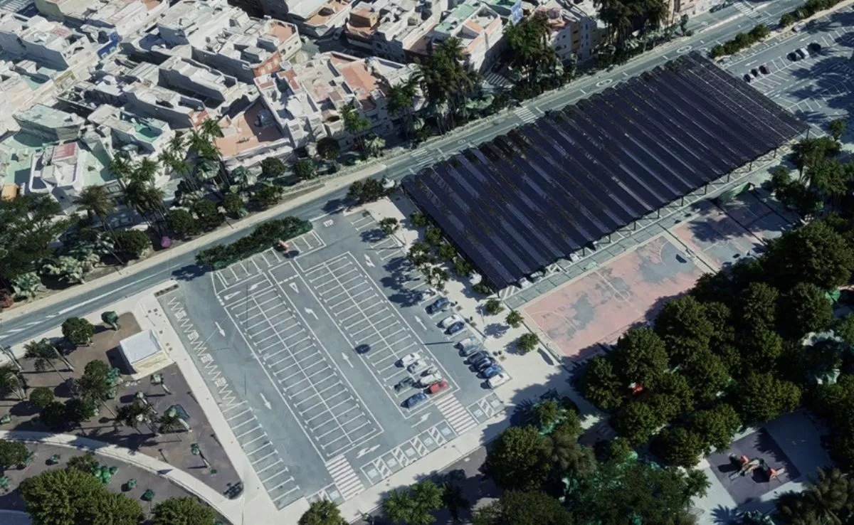 Planta solar fotovoltaica ubicada sobre el aparcamiento del Recinto Ferial de Agüimes, en Gran Canaria. /Cedida